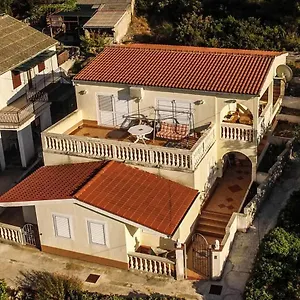 Ostanak kod kuće Melisa, Vrgada