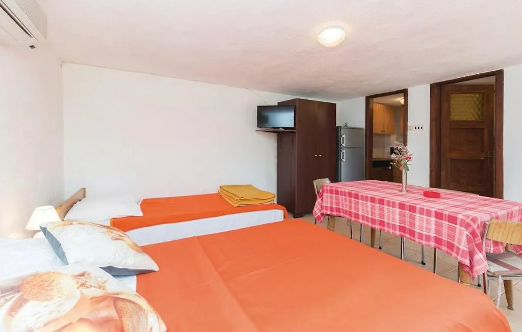 Apartmani Cizmesija 0*, Tkon